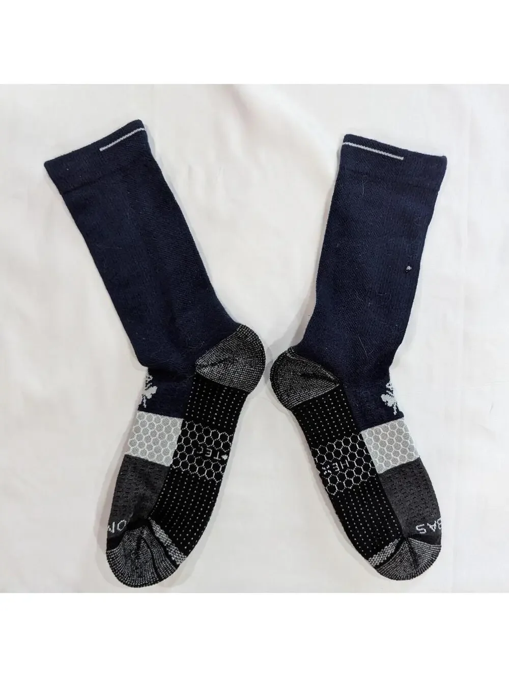 $66 NEW 3 RANDOM PAIRS Bombas Hex Tec Performance Socks Men's L Random Colors